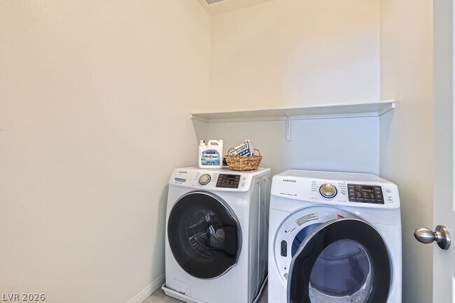 Photo - 348 Badinerie St