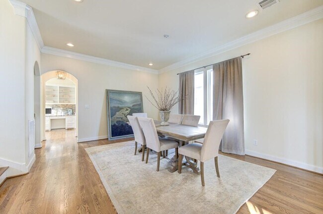 Photo - 1326 W Bell St