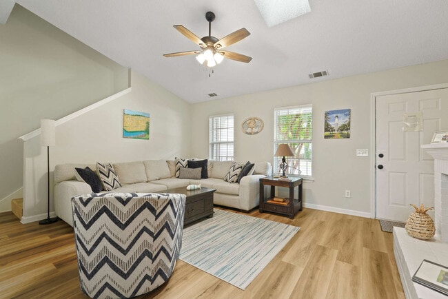 Photo - 529 Pointe S Dr Unidad ID1244829P