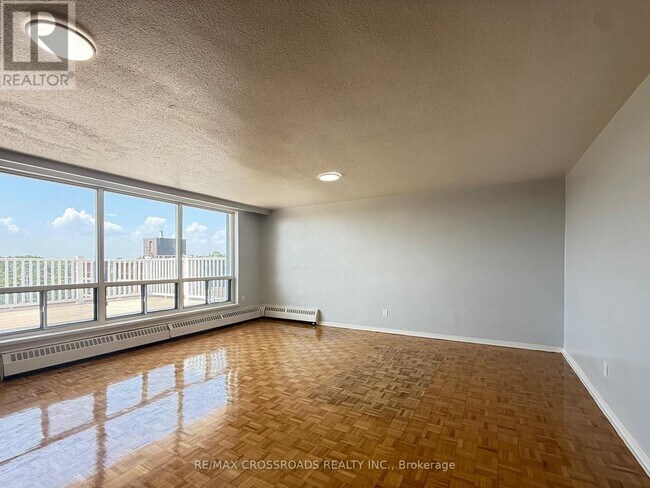 Photo - 363 Lakeshore Rd E Unit 801