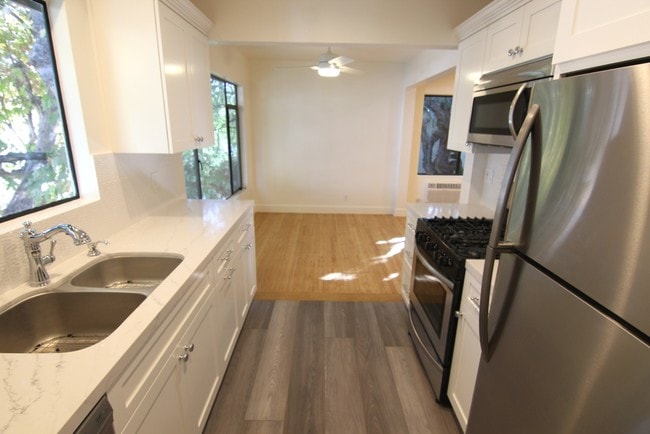 Building Photo - 1523 S Wooster St Unit 4