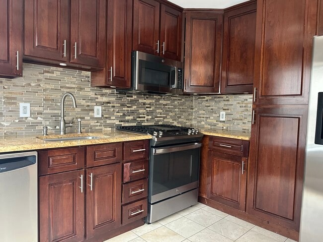 Building Photo - 131 Country Club Dr Unit The Pointe Rental