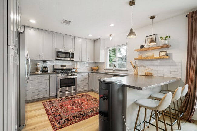 Building Photo - 5602 Greenhill Forest Dr