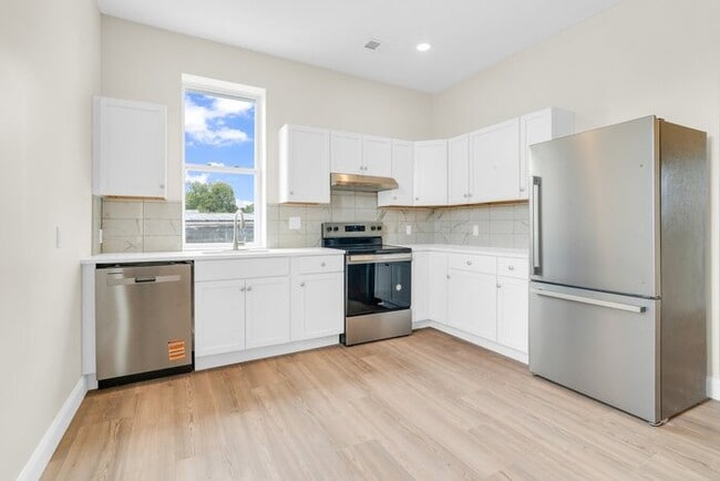 Photo - 18 N Main St