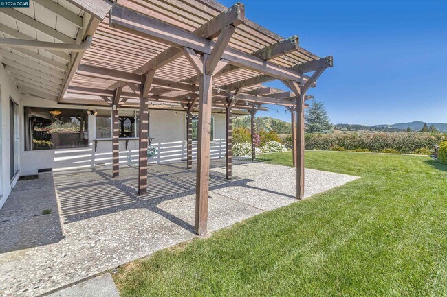 Photo - 770 Crossbrook Dr