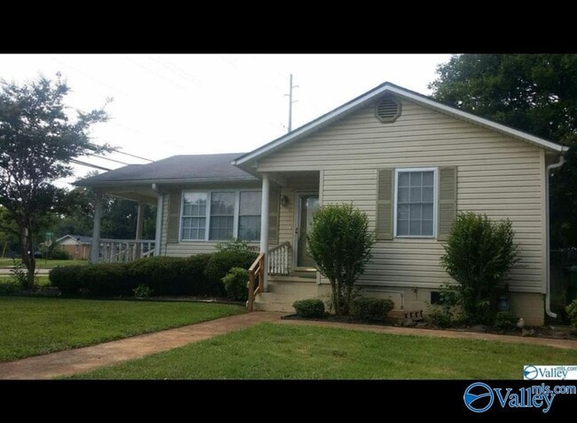 Building Photo - 801 Fairway Dr NW