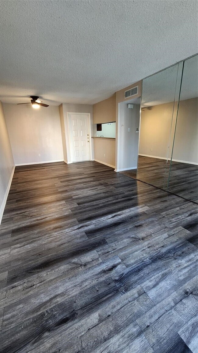 Photo - 2818 S Bartell Dr Unit 7