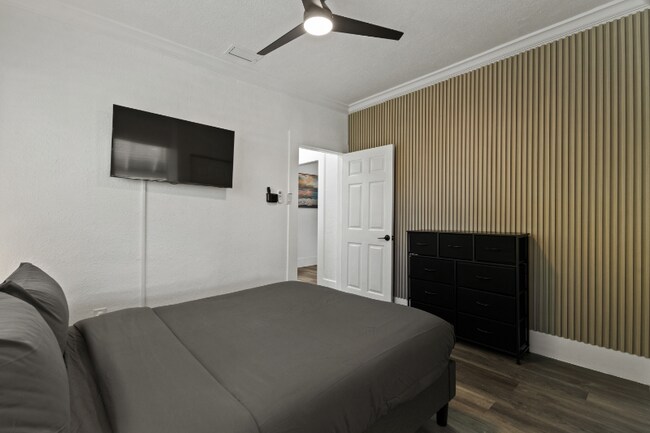 Photo - 806 E Chelsea St Unit 3