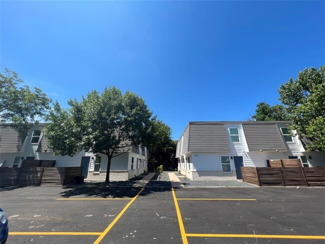 1901 Hearthstone Dr