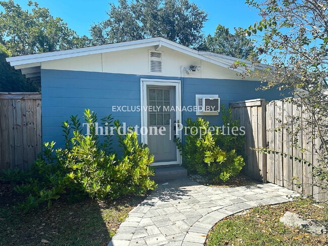 Building Photo - 908 Barrs St