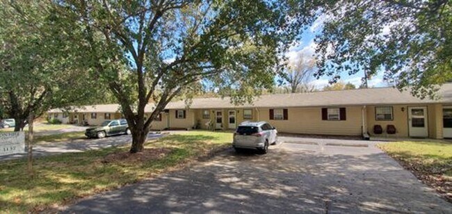 Building Photo - 3455 Valley Rd Unit 3455