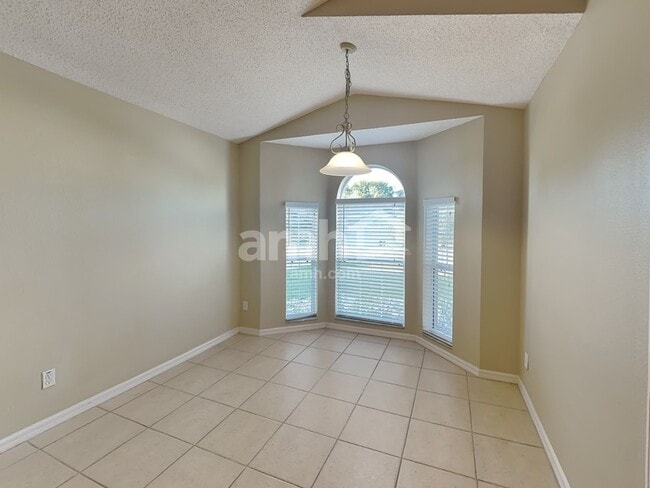 Photo - 1072 Bluegrass Dr