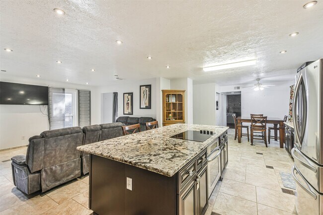 Photo - 12 Coralberry Rd