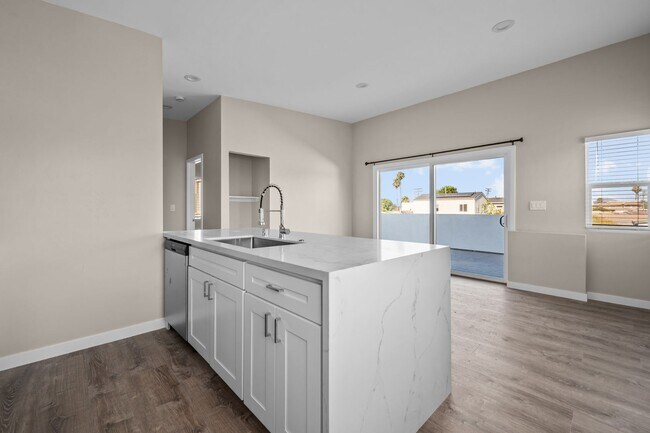 Photo - 6248 Rose St