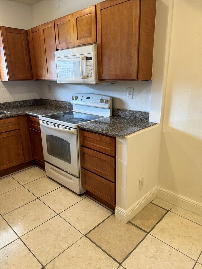 Photo - 2452 Taylor St Unidad 204