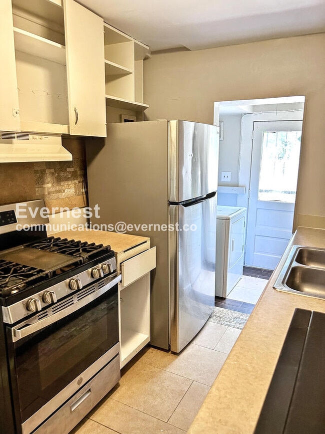 Photo - 1761 Valley Ave