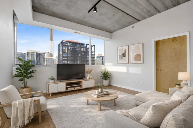 Photo - 630 N Franklin St Unidad 1019