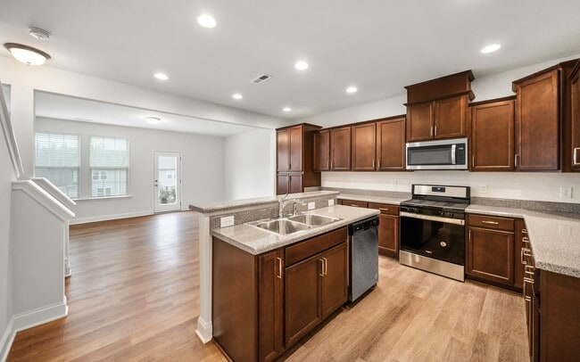 Photo - Beautiful 3 bedroom, 2.5 bath townhome in Shephard's Square!