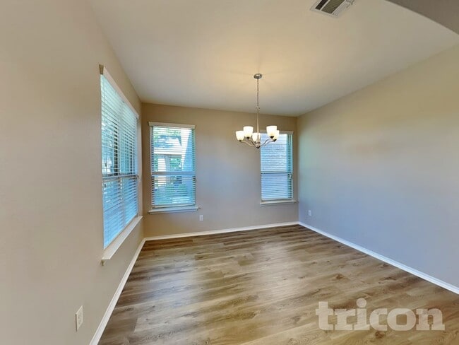 Photo - 1908 Parkside Mews