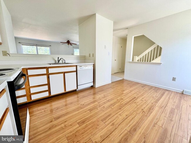 Photo - 305 Charring Cross Dr