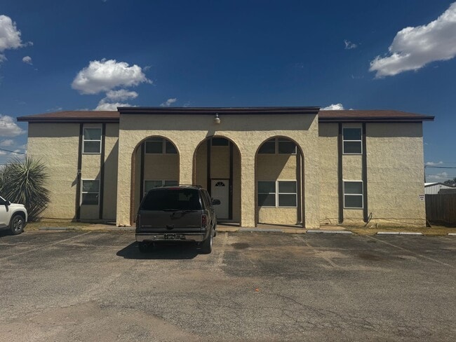 Building Photo - 4707 Shadylane Dr Unit Shadylane Dr. C