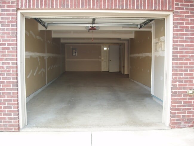 Building Photo - 2149 Knotty Pine Trail Unit #38