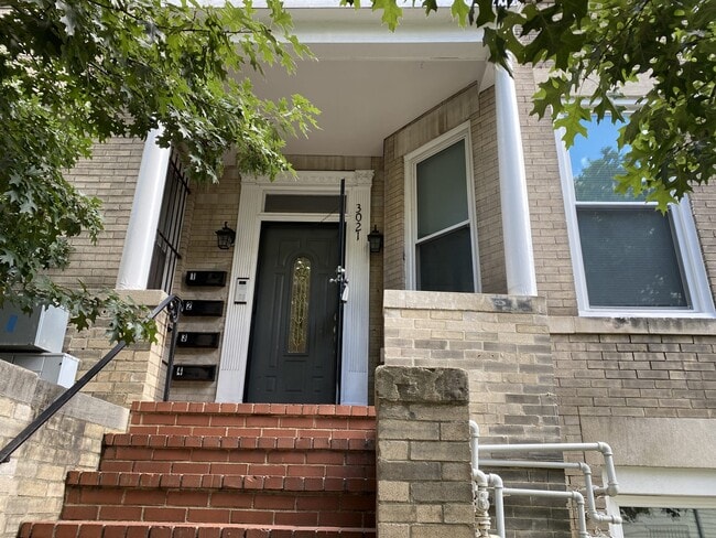 Building Photo - 3021 15th St NW Unit 1