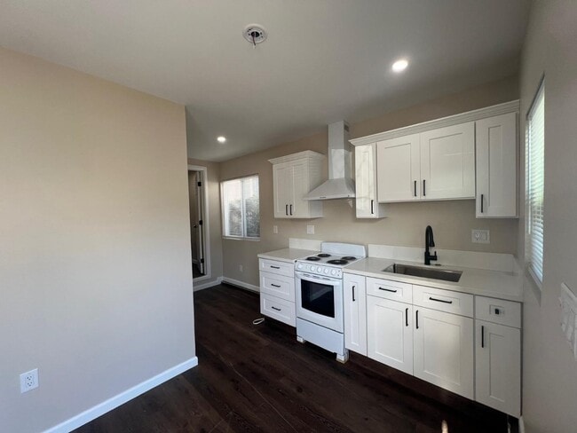 Photo - 3456 Madison St