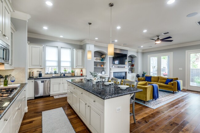 Photo - 4535 Polk St