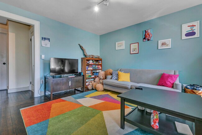 Photo - 321 Saint John St Unidad 321