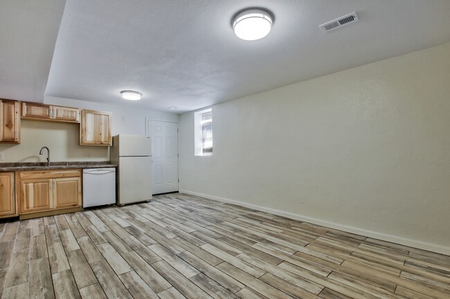 Photo - 724 Laramie St