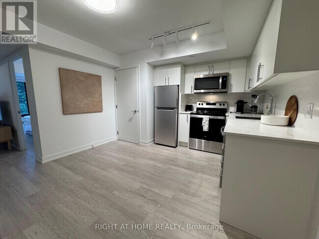 Photo - 3 Strathgowan Ave Unit 318