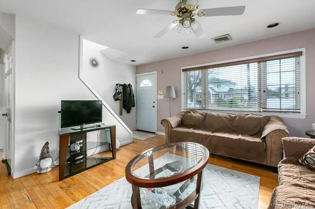 Photo - 250 N Rutherford Ave