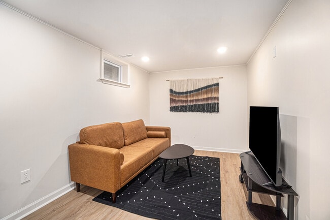 Photo - 715 NE 55th St