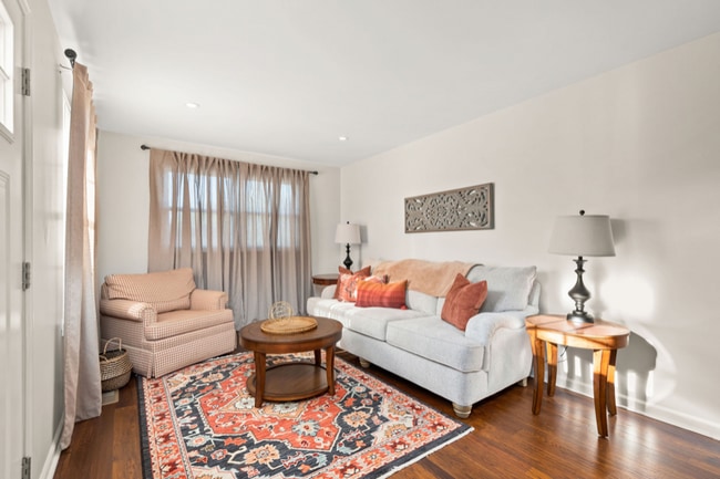 Photo - 633 Debbie Dr