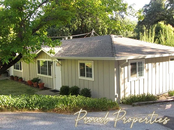 Photo - 2746 Tunnel St