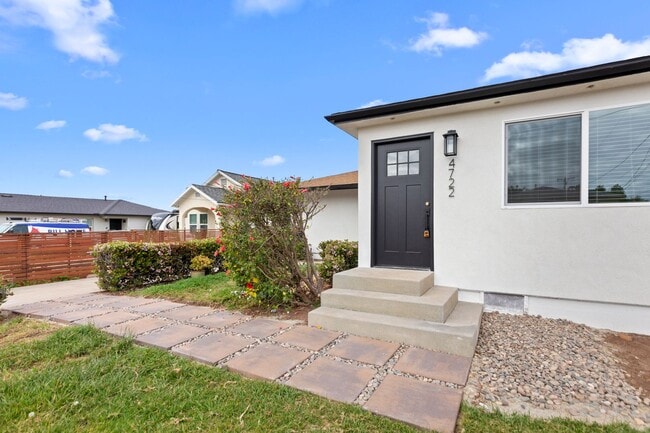 Building Photo - 4 bed main house!