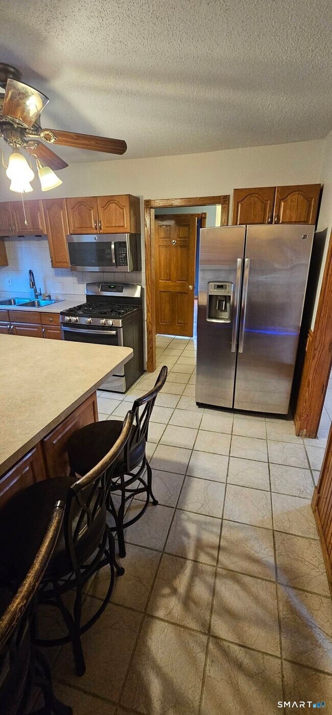 Photo - 207 Bassett St