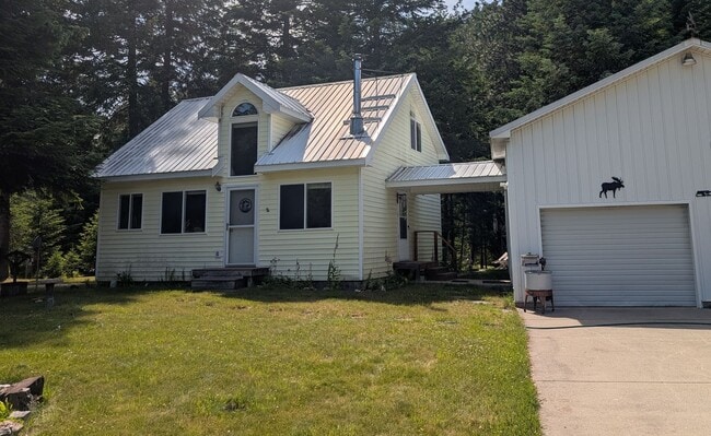 Building Photo - 3 Bedroom, 1 bathroom Home on Secondary Bead Lake Lot