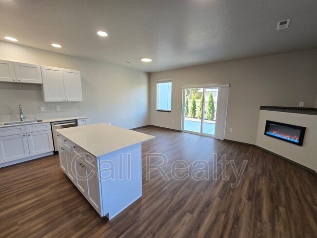 Photo - 308 S Clinton Ln