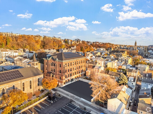 Building Photo - The Roe at Manayunk Apartments and Townhomes