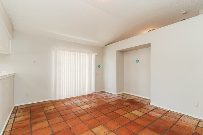 Photo - 1424 Horncastle St