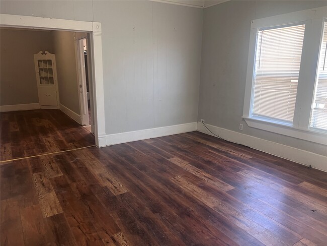 Photo - 515 Harrison Ln