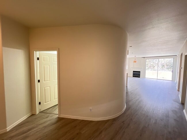 Photo - Summerlin Condo - Gated - Community Pool 1...