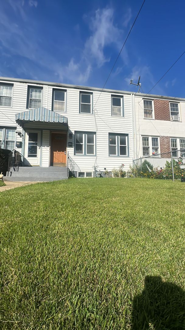 Building Photo - ELSMERE GARDENS