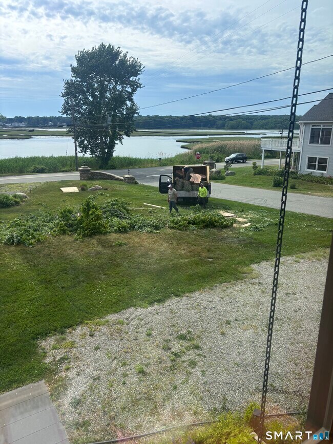 7 Nehantic Dr