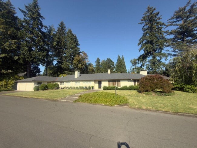 3900 SW 75th Ave