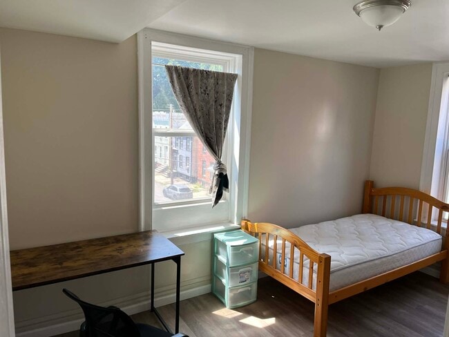 Building Photo - 350 Congress St Unit 350 Congress Street