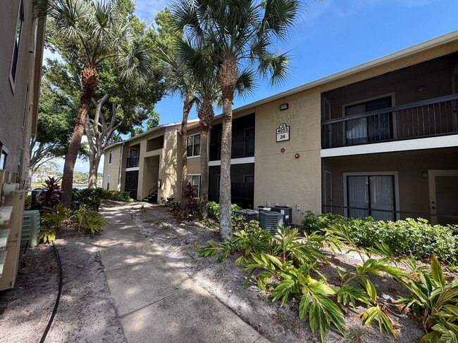 Building Photo - 4053 Crockers Lake Blvd Unit 4053 Vintage Grand