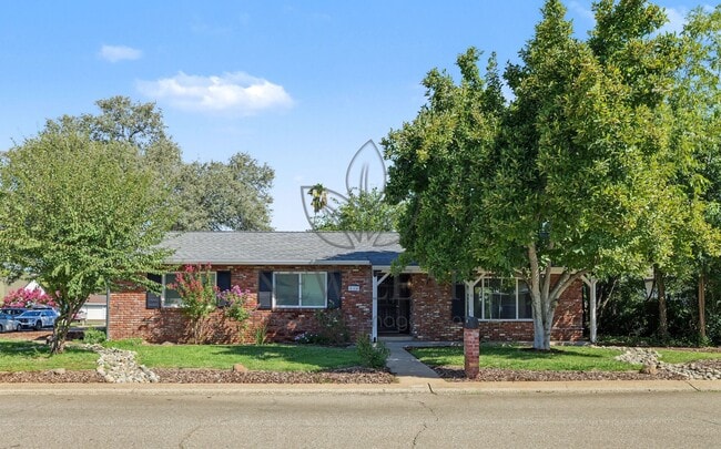 564 Estate St